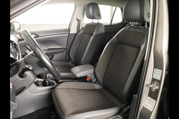 Volkswagen T-Cross 1.0 TSI Style 115 PK | Trekhaak | Digitaal dashboard | Stoelverwarming | Navigatie via app