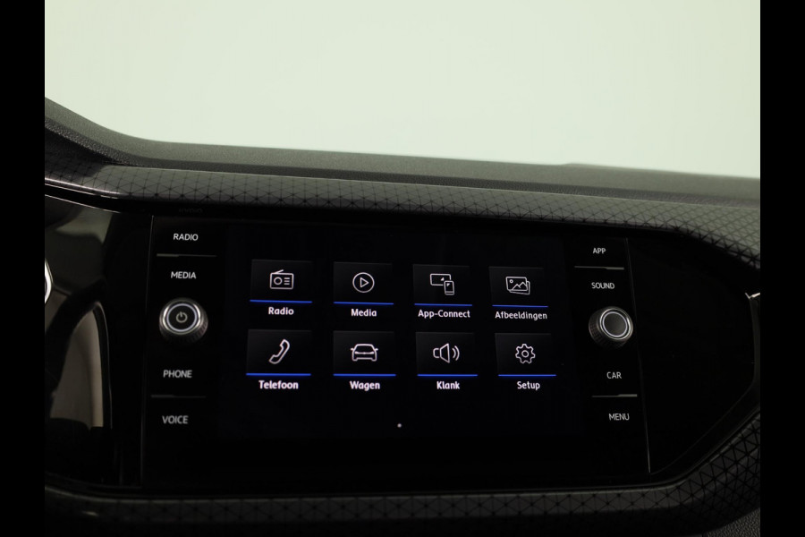 Volkswagen T-Cross 1.0 TSI Style 115 PK | Trekhaak | Digitaal dashboard | Stoelverwarming | Navigatie via app