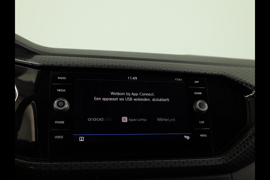 Volkswagen T-Cross 1.0 TSI Style 115 PK | Trekhaak | Digitaal dashboard | Stoelverwarming | Navigatie via app