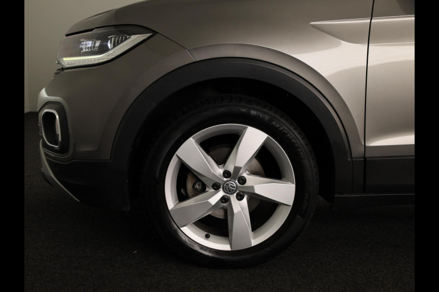 Volkswagen T-Cross 1.0 TSI Style 115 PK | Trekhaak | Digitaal dashboard | Stoelverwarming | Navigatie via app