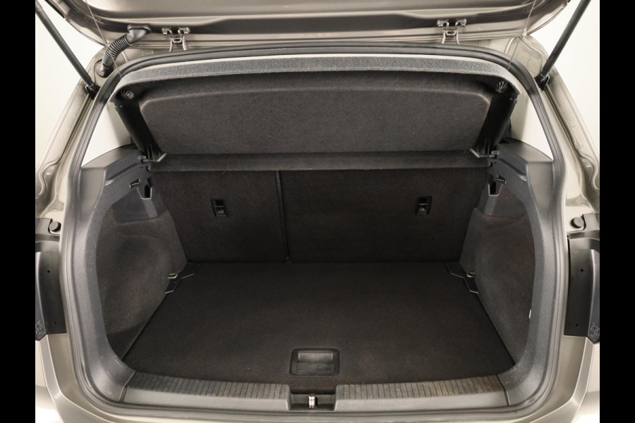 Volkswagen T-Cross 1.0 TSI Style 115 PK | Trekhaak | Digitaal dashboard | Stoelverwarming | Navigatie via app