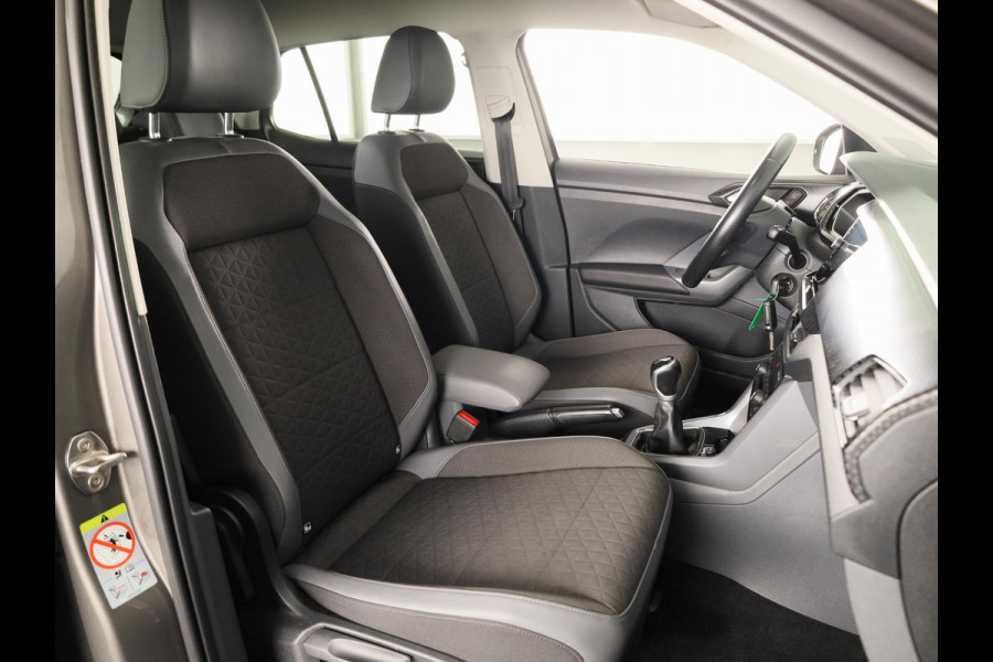Volkswagen T-Cross 1.0 TSI Style 115 PK | Trekhaak | Digitaal dashboard | Stoelverwarming | Navigatie via app