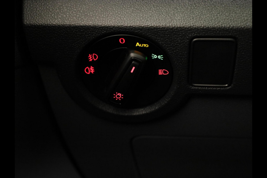 Volkswagen T-Cross 1.0 TSI Style 115 PK | Trekhaak | Digitaal dashboard | Stoelverwarming | Navigatie via app
