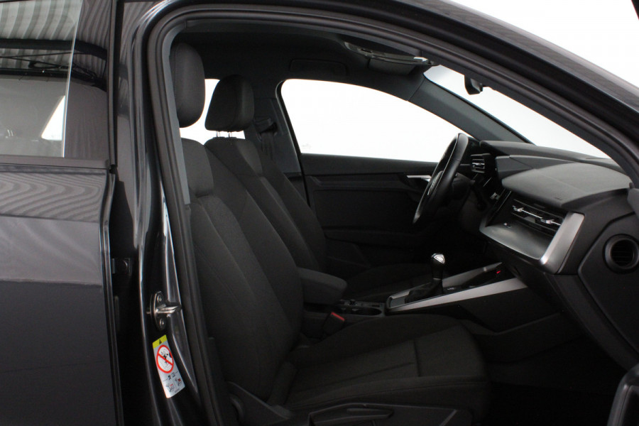 Audi A3 Sportback 30 TFSI Pro Line > 17 inch/Manhattan Gray/Navigatie...