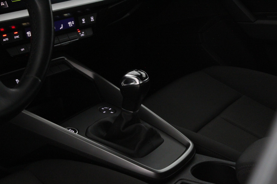 Audi A3 Sportback 30 TFSI Pro Line > 17 inch/Manhattan Gray/Navigatie...
