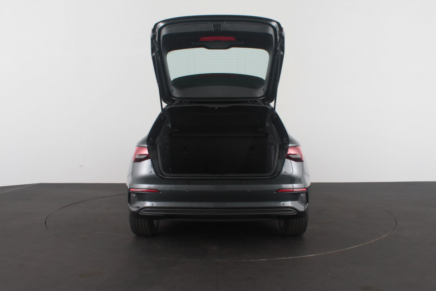 Audi A3 Sportback 30 TFSI Pro Line > 17 inch/Manhattan Gray/Navigatie...