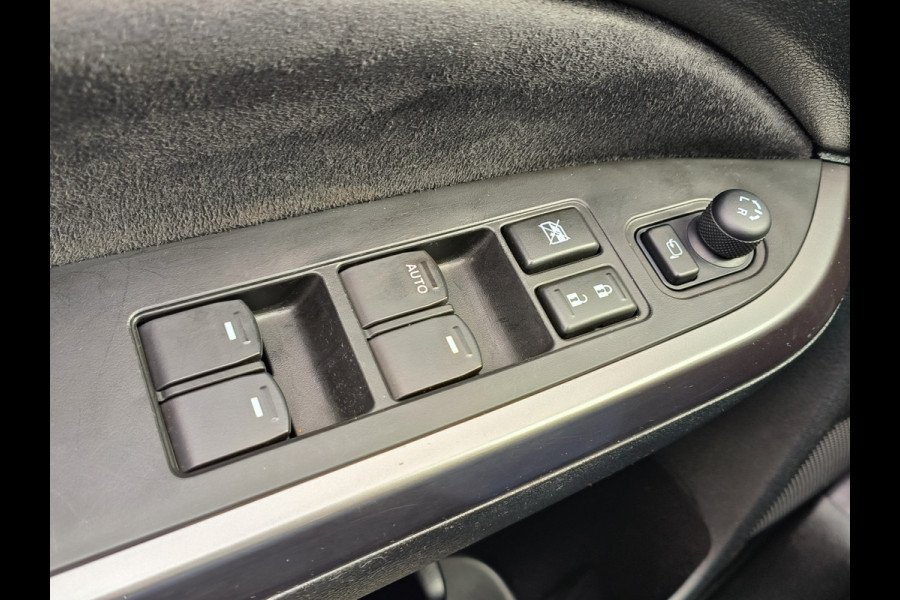 Suzuki Vitara 1.5 Hybrid Style Automaat Panoramadak uit 2023 Rijklaar + Fabrieksgarantie Henk Jongen Auto's in Helmond,  al 50 jaar service zoals 't hoort!