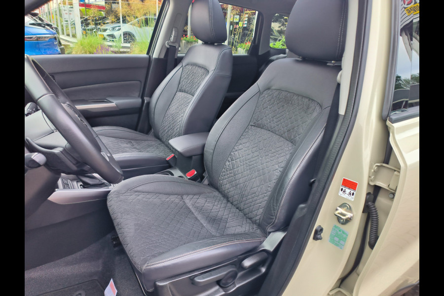 Suzuki Vitara 1.5 Hybrid Style Automaat Panoramadak uit 2023 Rijklaar + Fabrieksgarantie Henk Jongen Auto's in Helmond,  al 50 jaar service zoals 't hoort!