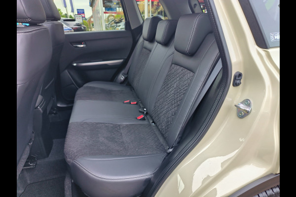 Suzuki Vitara 1.5 Hybrid Style Automaat Panoramadak uit 2023 Rijklaar + Fabrieksgarantie Henk Jongen Auto's in Helmond,  al 50 jaar service zoals 't hoort!