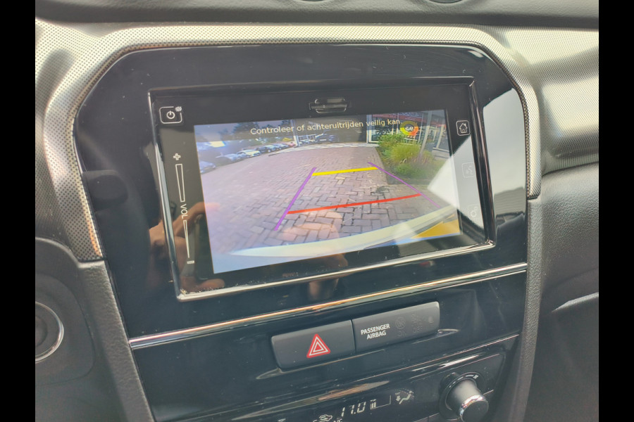Suzuki Vitara 1.5 Hybrid Style Automaat Panoramadak uit 2023 Rijklaar + Fabrieksgarantie Henk Jongen Auto's in Helmond,  al 50 jaar service zoals 't hoort!