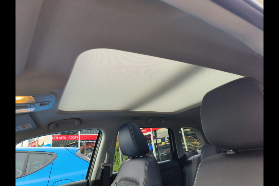 Suzuki Vitara 1.5 Hybrid Style Automaat Panoramadak uit 2023 Rijklaar + Fabrieksgarantie Henk Jongen Auto's in Helmond,  al 50 jaar service zoals 't hoort!