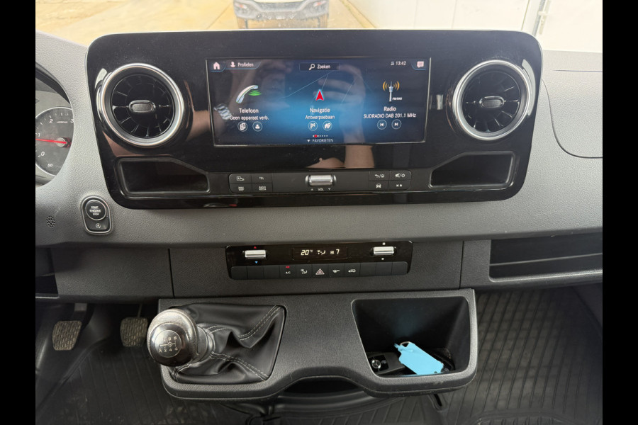 Mercedes-Benz Sprinter 516 2.2 CDI L2H2 Dubbellucht 10 Inch MBUX 3,5t Trekhaak Climate Control Navigatie Parkeersensoren V + A