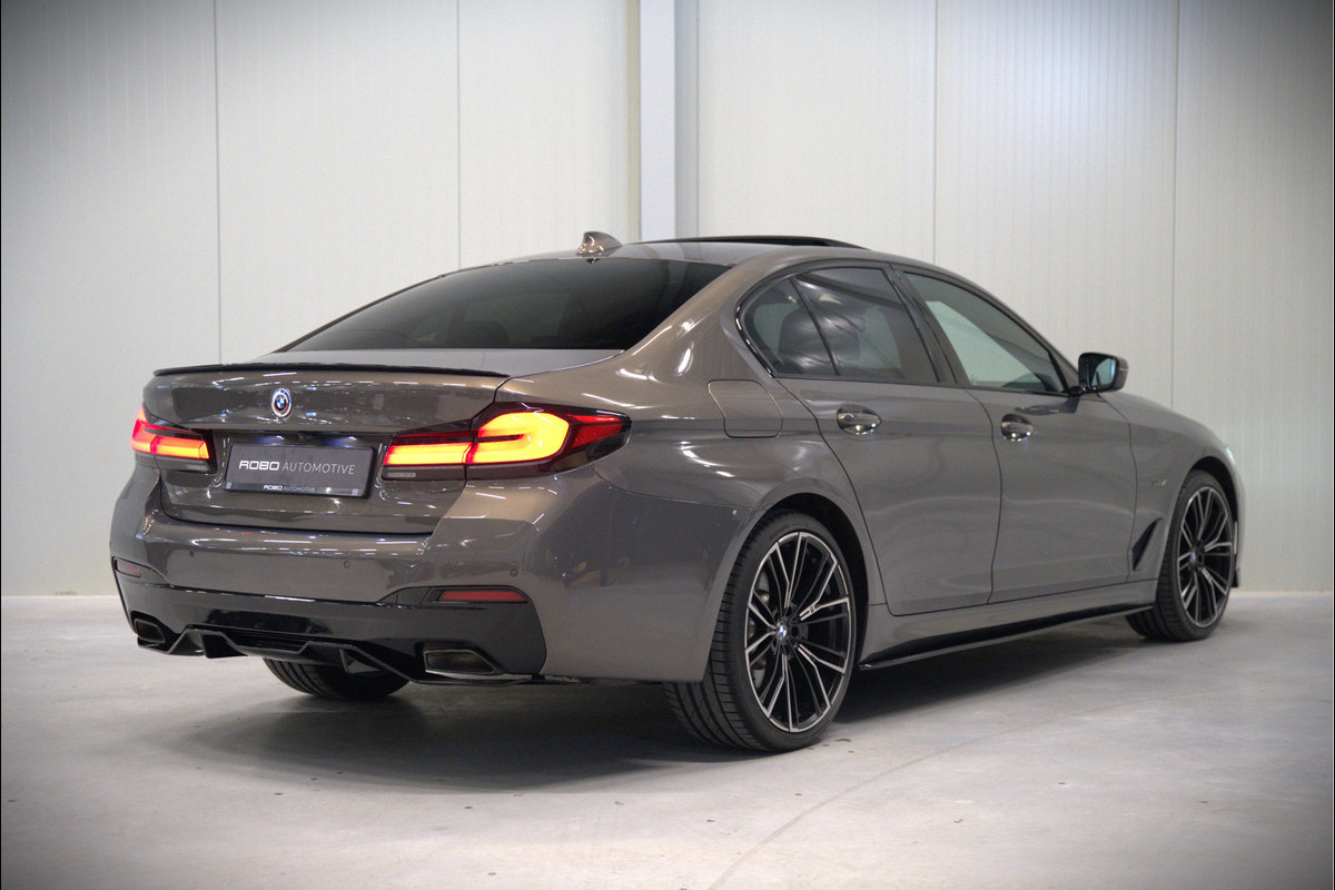 BMW 5 Serie 520e Business Edition Plus M Sport | M Performance | Alvitgrau | Panoramadak | Laser | Stoelverwarming | Stuurverwarming | Camera | Adaptive Cruise Control | Apple Carplay | Navigatie | Elektrische Stoelen | SOH 89%