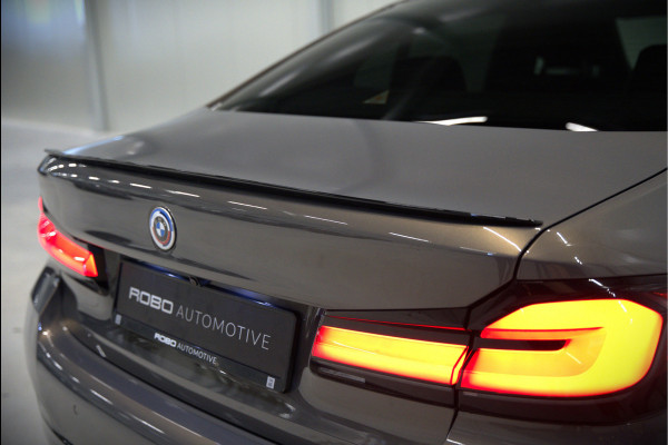 BMW 5 Serie 520e Business Edition Plus M Sport | M Performance | Alvitgrau | Panoramadak | Laser | Stoelverwarming | Stuurverwarming | Camera | Adaptive Cruise Control | Apple Carplay | Navigatie | Elektrische Stoelen | SOH 89%