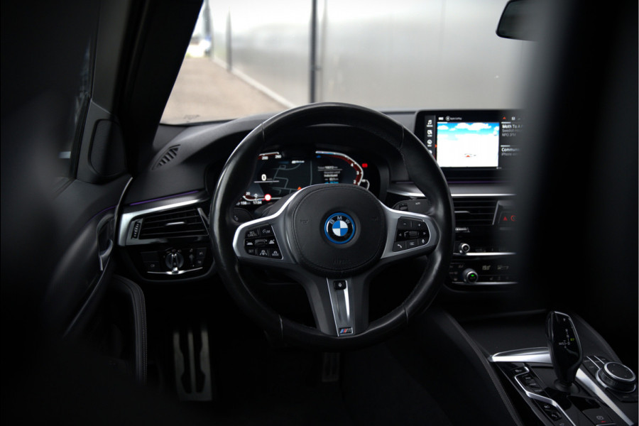 BMW 5 Serie 520e Business Edition Plus M Sport | M Performance | Alvitgrau | Panoramadak | Laser | Stoelverwarming | Stuurverwarming | Camera | Adaptive Cruise Control | Apple Carplay | Navigatie | Elektrische Stoelen | SOH 89%