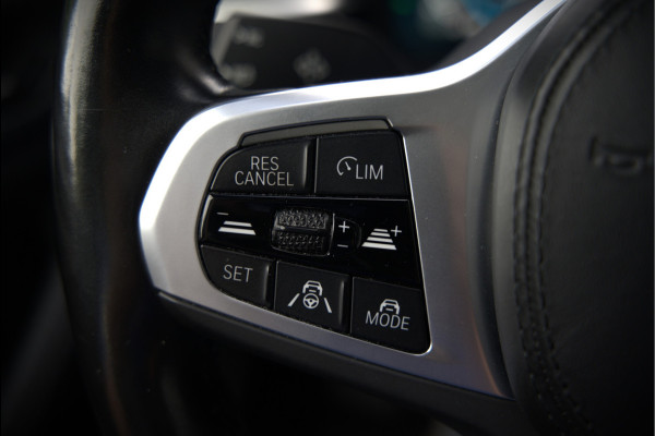 BMW 5 Serie 520e Business Edition Plus M Sport | M Performance | Alvitgrau | Panoramadak | Laser | Stoelverwarming | Stuurverwarming | Camera | Adaptive Cruise Control | Apple Carplay | Navigatie | Elektrische Stoelen | SOH 89%