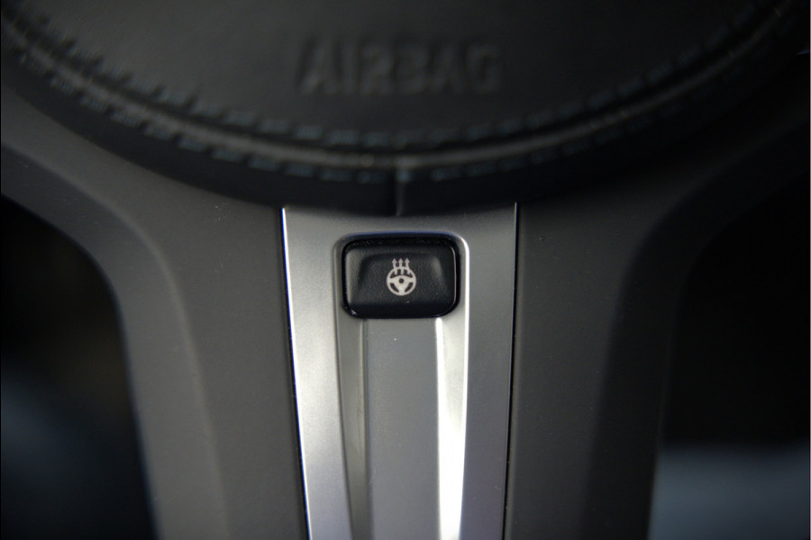 BMW 5 Serie 520e Business Edition Plus M Sport | M Performance | Alvitgrau | Panoramadak | Laser | Stoelverwarming | Stuurverwarming | Camera | Adaptive Cruise Control | Apple Carplay | Navigatie | Elektrische Stoelen | SOH 89%