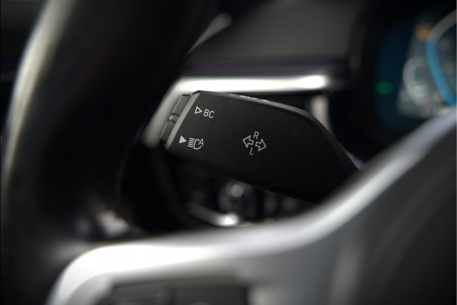 BMW 5 Serie 520e Business Edition Plus M Sport | M Performance | Alvitgrau | Panoramadak | Laser | Stoelverwarming | Stuurverwarming | Camera | Adaptive Cruise Control | Apple Carplay | Navigatie | Elektrische Stoelen | SOH 89%