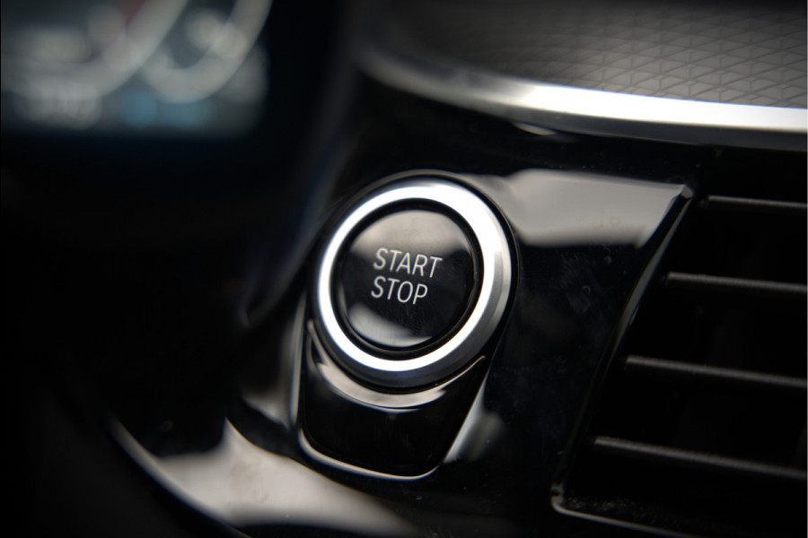 BMW 5 Serie 520e Business Edition Plus M Sport | M Performance | Alvitgrau | Panoramadak | Laser | Stoelverwarming | Stuurverwarming | Camera | Adaptive Cruise Control | Apple Carplay | Navigatie | Elektrische Stoelen | SOH 89%