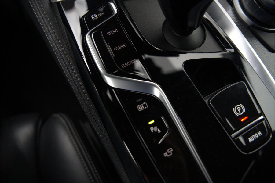 BMW 5 Serie 520e Business Edition Plus M Sport | M Performance | Alvitgrau | Panoramadak | Laser | Stoelverwarming | Stuurverwarming | Camera | Adaptive Cruise Control | Apple Carplay | Navigatie | Elektrische Stoelen | SOH 89%