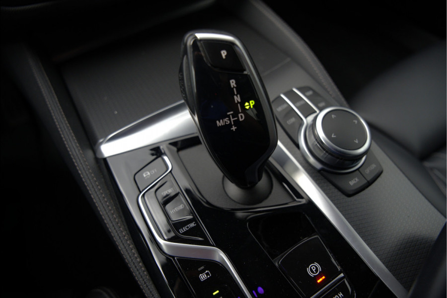 BMW 5 Serie 520e Business Edition Plus M Sport | M Performance | Alvitgrau | Panoramadak | Laser | Stoelverwarming | Stuurverwarming | Camera | Adaptive Cruise Control | Apple Carplay | Navigatie | Elektrische Stoelen | SOH 89%