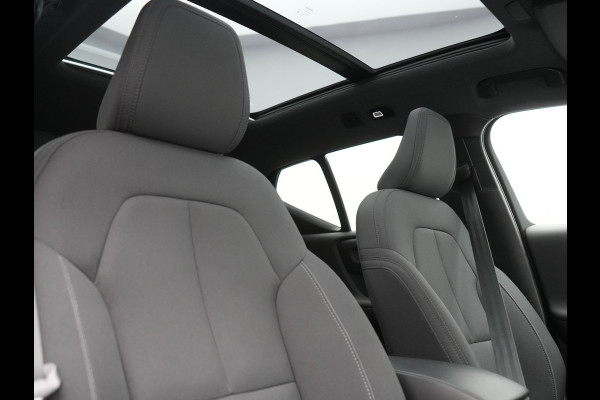 Volvo XC40 Pro Recharge Pure Electric 70kWh 232pk | Panodak | Adaptive Cruise | 360 Camera | Warmtepomp | Sportstoelen Memory & Verwarmd | Harman / Kardon | Google Assistent | 20"L.M | Stuur Verwarmd | Keyless | Blis | DAB |