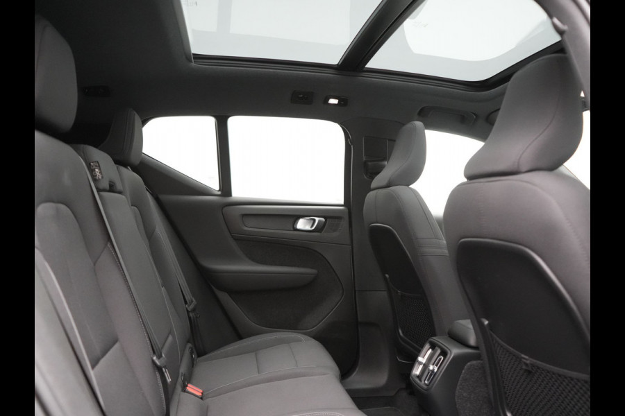 Volvo XC40 Pro Recharge Pure Electric 70kWh 232pk | Panodak | Adaptive Cruise | 360 Camera | Warmtepomp | Sportstoelen Memory & Verwarmd | Harman / Kardon | Google Assistent | 20"L.M | Stuur Verwarmd | Keyless | Blis | DAB |