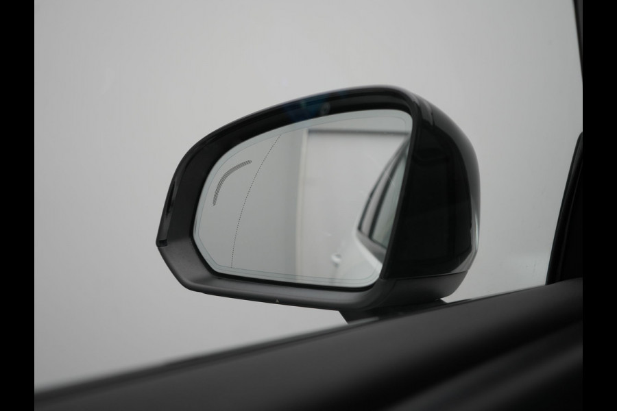 Volvo XC40 Pro Recharge Pure Electric 70kWh 232pk | Panodak | Adaptive Cruise | 360 Camera | Warmtepomp | Sportstoelen Memory & Verwarmd | Harman / Kardon | Google Assistent | 20"L.M | Stuur Verwarmd | Keyless | Blis | DAB |