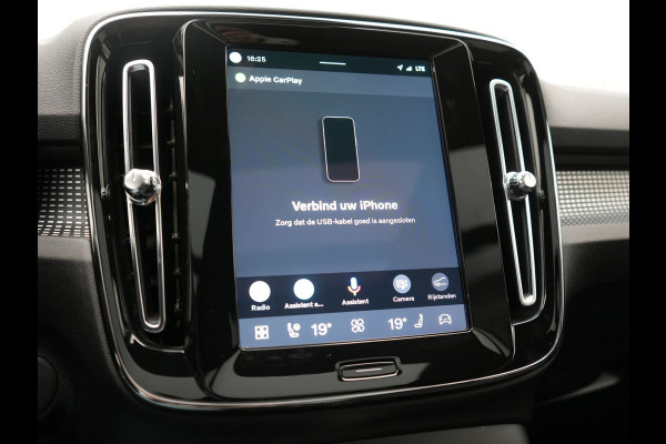 Volvo XC40 Pro Recharge Pure Electric 70kWh 232pk | Panodak | Adaptive Cruise | 360 Camera | Warmtepomp | Sportstoelen Memory & Verwarmd | Harman / Kardon | Google Assistent | 20"L.M | Stuur Verwarmd | Keyless | Blis | DAB |