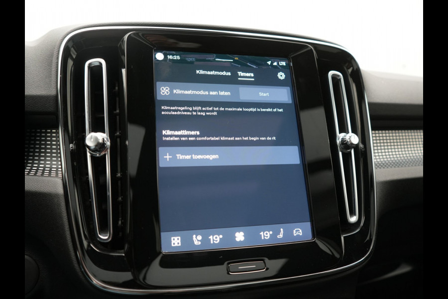 Volvo XC40 Pro Recharge Pure Electric 70kWh 232pk | Panodak | Adaptive Cruise | 360 Camera | Warmtepomp | Sportstoelen Memory & Verwarmd | Harman / Kardon | Google Assistent | 20"L.M | Stuur Verwarmd | Keyless | Blis | DAB |