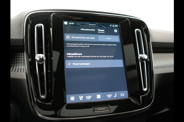 Volvo XC40 Pro Recharge Pure Electric 70kWh 232pk | Panodak | Adaptive Cruise | 360 Camera | Warmtepomp | Sportstoelen Memory & Verwarmd | Harman / Kardon | Google Assistent | 20"L.M | Stuur Verwarmd | Keyless | Blis | DAB |