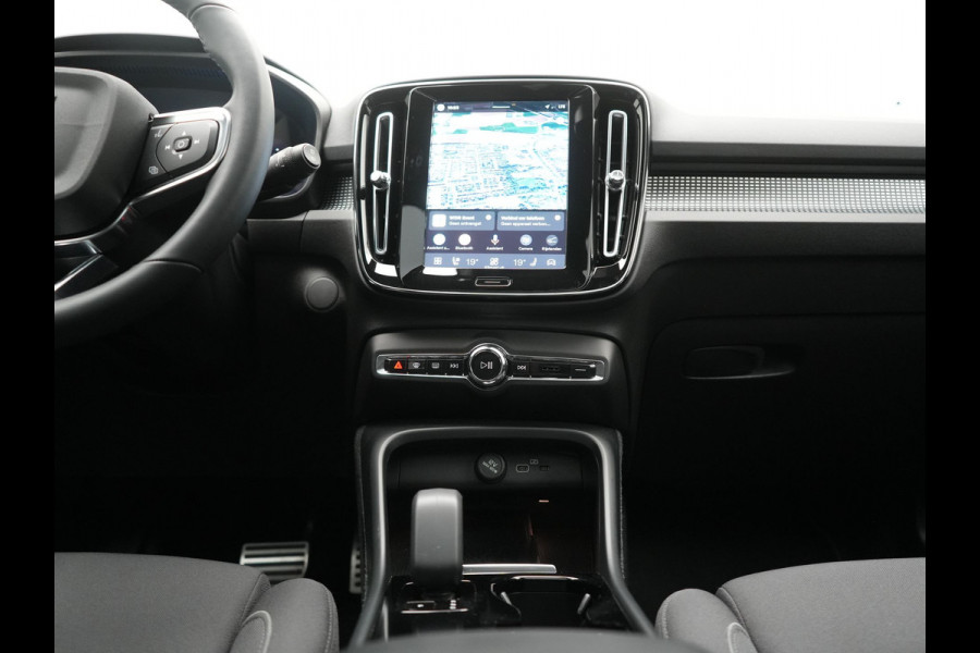 Volvo XC40 Pro Recharge Pure Electric 70kWh 232pk | Panodak | Adaptive Cruise | 360 Camera | Warmtepomp | Sportstoelen Memory & Verwarmd | Harman / Kardon | Google Assistent | 20"L.M | Stuur Verwarmd | Keyless | Blis | DAB |