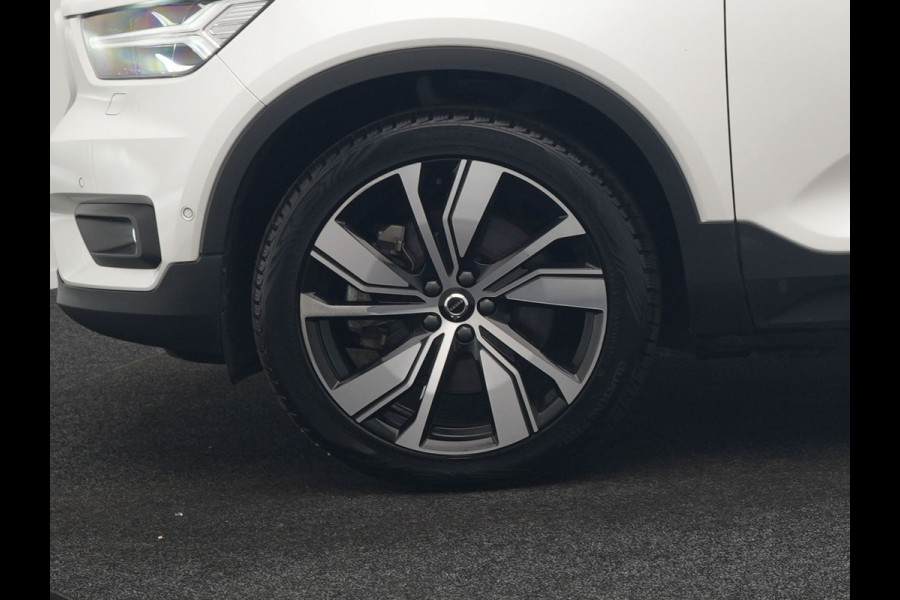 Volvo XC40 Pro Recharge Pure Electric 70kWh 232pk | Panodak | Adaptive Cruise | 360 Camera | Warmtepomp | Sportstoelen Memory & Verwarmd | Harman / Kardon | Google Assistent | 20"L.M | Stuur Verwarmd | Keyless | Blis | DAB |