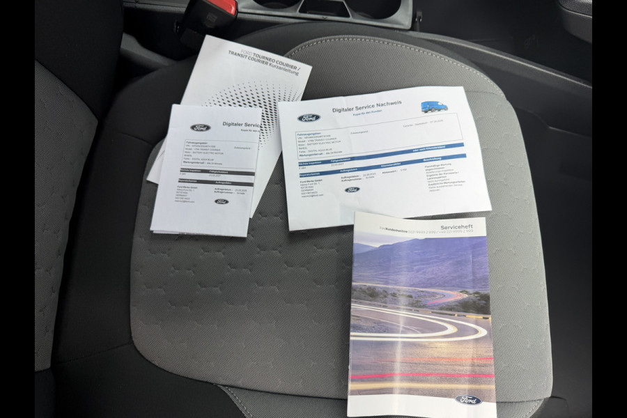 Ford E-Transit Cour. Limited 44 kWh Direct rijden/CarPlay/Sortimo inbouw/stoelverwarming