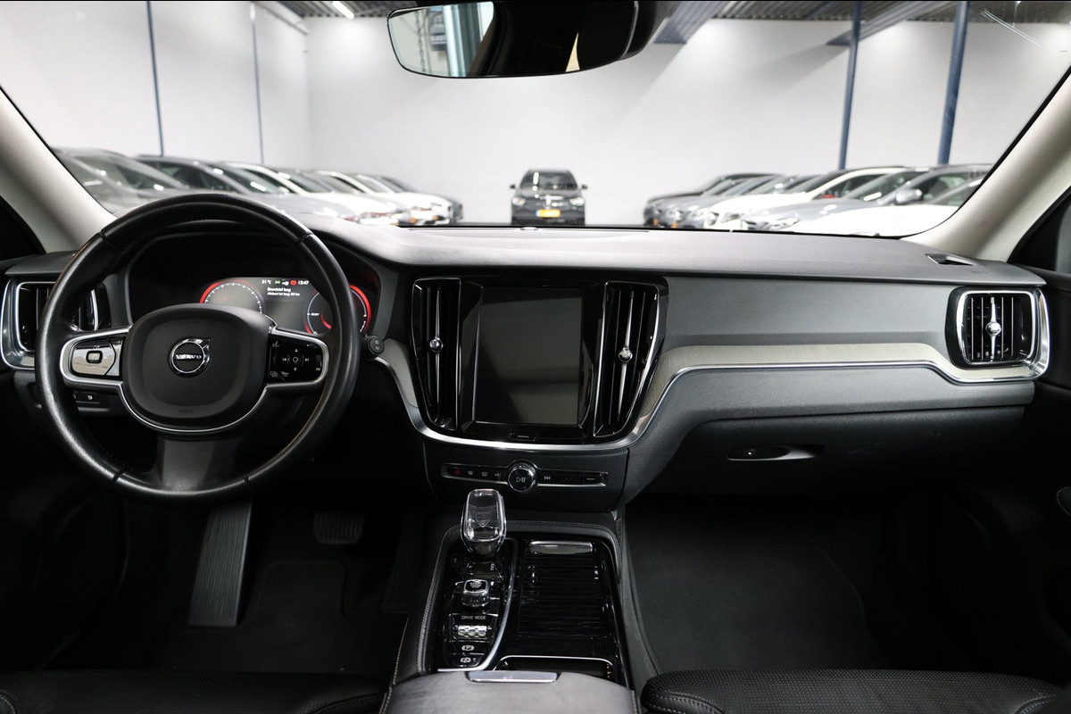 Volvo V60 2.0 T8 Twin Engine AWD R-Design BTW/LED/VIRTUAL/PANO/LEER+S.VERWARMING+MEMORY/KEYLES/CAM/HUD/LINE/ACC/12 MDN GARANTIE!