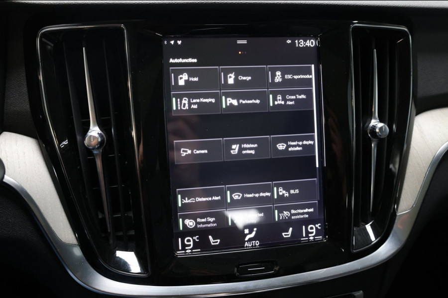 Volvo V60 2.0 T8 Twin Engine AWD R-Design BTW/LED/VIRTUAL/PANO/LEER+S.VERWARMING+MEMORY/KEYLES/CAM/HUD/LINE/ACC/12 MDN GARANTIE!