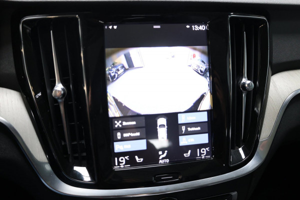 Volvo V60 2.0 T8 Twin Engine AWD R-Design BTW/LED/VIRTUAL/PANO/LEER+S.VERWARMING+MEMORY/KEYLES/CAM/HUD/LINE/ACC/12 MDN GARANTIE!