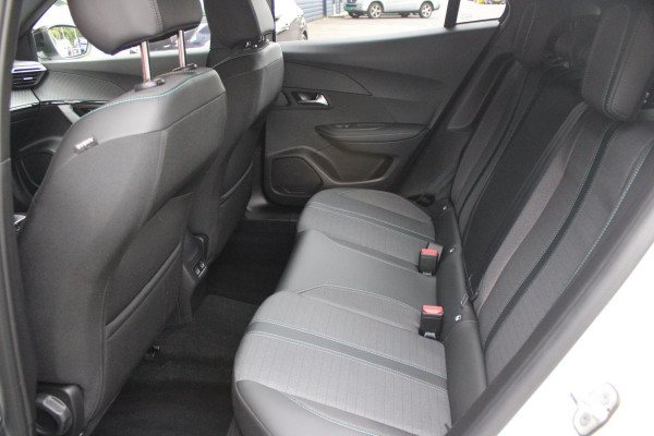 Peugeot 2008 1.2 100PK ALLURE PACK | NAVIGATIE 10" TOUCHSCREEN| ACHTERUITRIJ CAMERA | 3-D INSTRUMENTENPANEEL | APPLE CARPLAY/ANDROID AUTO | LICHTMETALEN VELGEN 17" | DAB+ RADIO | CRUISE CONTROL | GETINTE RUITEN |