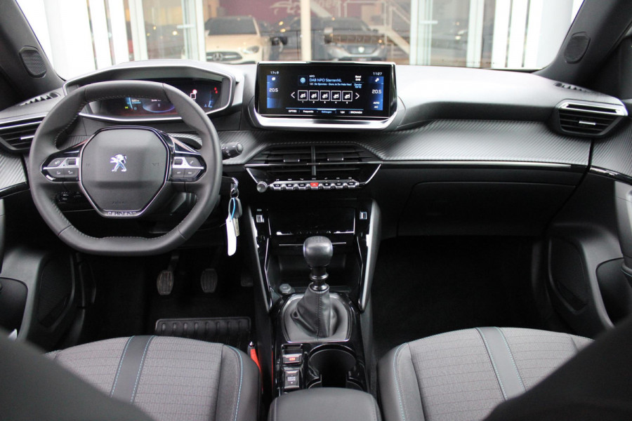 Peugeot 2008 1.2 100PK ALLURE PACK | NAVIGATIE 10" TOUCHSCREEN| ACHTERUITRIJ CAMERA | 3-D INSTRUMENTENPANEEL | APPLE CARPLAY/ANDROID AUTO | LICHTMETALEN VELGEN 17" | DAB+ RADIO | CRUISE CONTROL | GETINTE RUITEN |