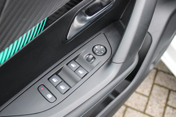 Peugeot 2008 1.2 100PK ALLURE PACK | NAVIGATIE 10" TOUCHSCREEN| ACHTERUITRIJ CAMERA | 3-D INSTRUMENTENPANEEL | APPLE CARPLAY/ANDROID AUTO | LICHTMETALEN VELGEN 17" | DAB+ RADIO | CRUISE CONTROL | GETINTE RUITEN |