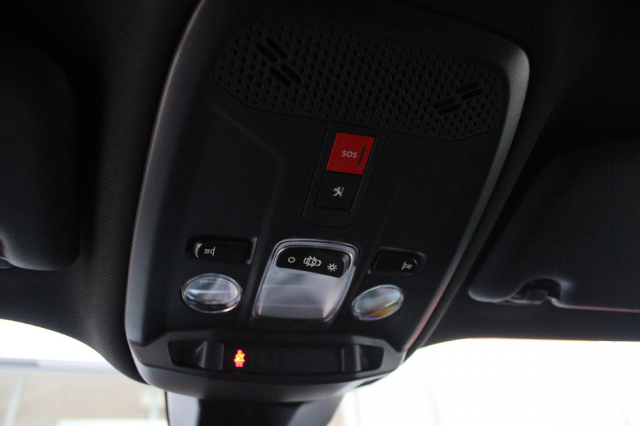 Peugeot 2008 1.2 100PK ALLURE PACK | NAVIGATIE 10" TOUCHSCREEN| ACHTERUITRIJ CAMERA | 3-D INSTRUMENTENPANEEL | APPLE CARPLAY/ANDROID AUTO | LICHTMETALEN VELGEN 17" | DAB+ RADIO | CRUISE CONTROL | GETINTE RUITEN |
