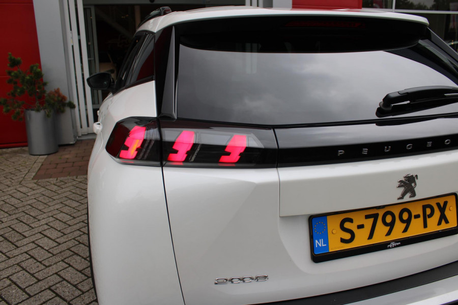 Peugeot 2008 1.2 100PK ALLURE PACK | NAVIGATIE 10" TOUCHSCREEN| ACHTERUITRIJ CAMERA | 3-D INSTRUMENTENPANEEL | APPLE CARPLAY/ANDROID AUTO | LICHTMETALEN VELGEN 17" | DAB+ RADIO | CRUISE CONTROL | GETINTE RUITEN |