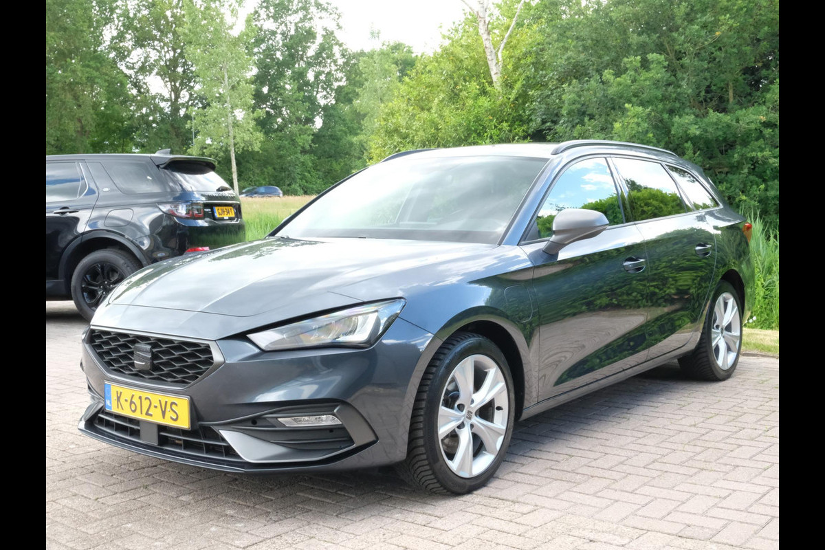 Seat Leon Sportstourer 1.4 TSI eHybrid PHEV FR 205 PK | Afneembare trekhaak | Elektrische klep | Stuur - en stoelverwarming | Camera | CarPlay | Keyless entry | LED | LMV