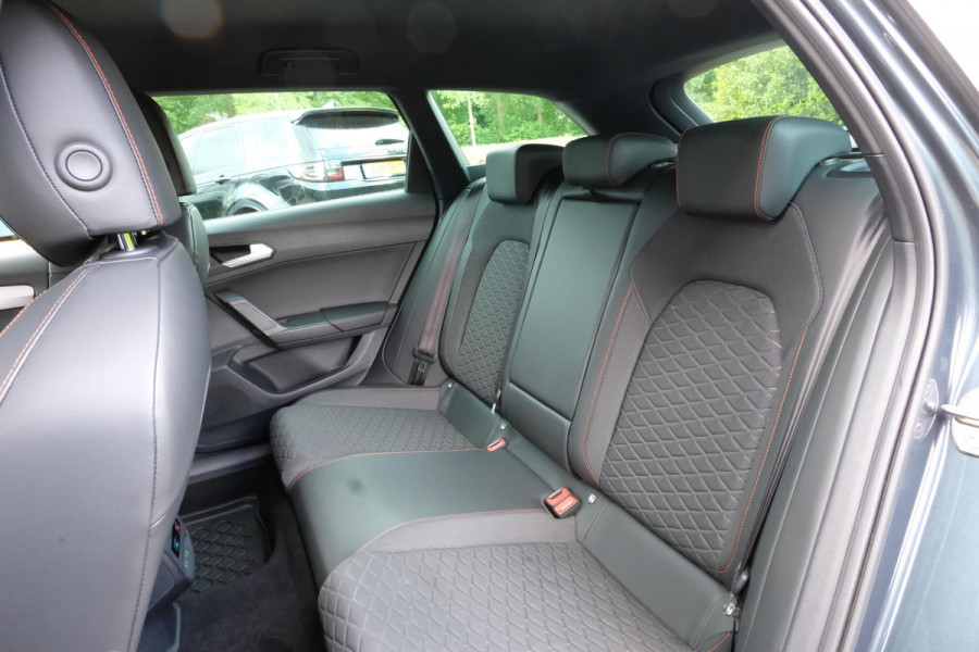 Seat Leon Sportstourer 1.4 TSI eHybrid PHEV FR 205 PK | Afneembare trekhaak | Elektrische klep | Stuur - en stoelverwarming | Camera | CarPlay | Keyless entry | LED | LMV