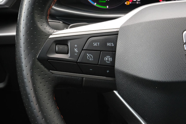 Seat Leon Sportstourer 1.4 TSI eHybrid PHEV FR 205 PK | Afneembare trekhaak | Elektrische klep | Stuur - en stoelverwarming | Camera | CarPlay | Keyless entry | LED | LMV