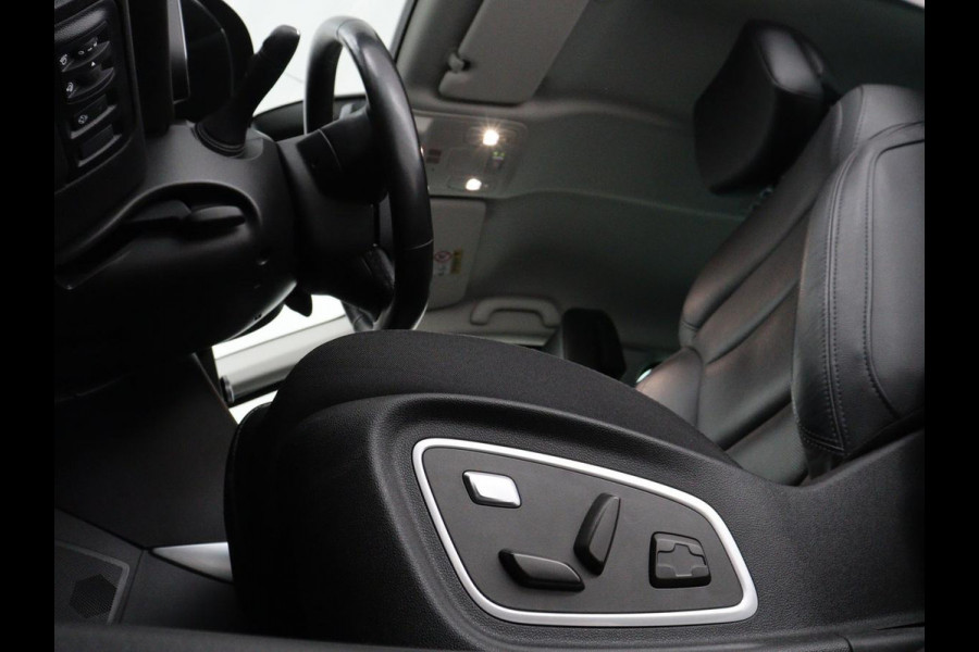 Renault Mégane 1.3 TCe Intens | Leder | Head-Up | Camera | DAB | Carplay | Stoelverwarming | Climate control | 17'' | Stuurverwarming | Cruise Control | Elektrische stoelen | Navigatie | Full LED | Keyless