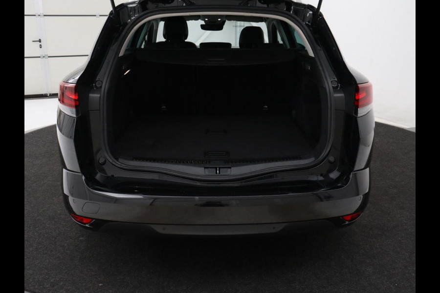 Renault Mégane 1.3 TCe Intens | Leder | Head-Up | Camera | DAB | Carplay | Stoelverwarming | Climate control | 17'' | Stuurverwarming | Cruise Control | Elektrische stoelen | Navigatie | Full LED | Keyless