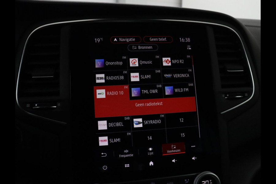 Renault Mégane 1.3 TCe Intens | Leder | Head-Up | Camera | DAB | Carplay | Stoelverwarming | Climate control | 17'' | Stuurverwarming | Cruise Control | Elektrische stoelen | Navigatie | Full LED | Keyless