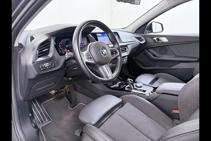 BMW 1-serie 118i AUT-7 Sport-Line Navi Ecc Live-Cockpit-Pro 1/2 Leer Sportstoelen Apple Carplay Android Auto Cruise Control Pdc Business Ed. DAB Lmv 17" Adap.Led Regen-Lichtsensor Isofix 1e Eigenaar Origineel Nederlandse Auto Dealeronderhouden