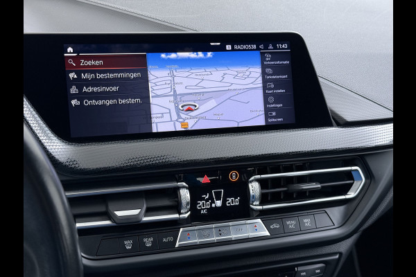 BMW 1-serie 118i AUT-7 Sport-Line Navi Ecc Live-Cockpit-Pro 1/2 Leer Sportstoelen Apple Carplay Android Auto Cruise Control Pdc Business Ed. DAB Lmv 17" Adap.Led Regen-Lichtsensor Isofix 1e Eigenaar Origineel Nederlandse Auto Dealeronderhouden